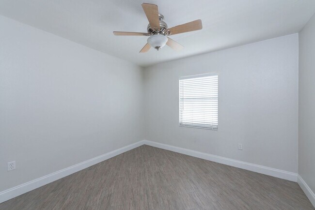 Building Photo - Charming Bungalow in Prime South Tampa – Plant High School District!