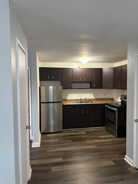 Kitchen #2 - 4914 Charlemar Dr