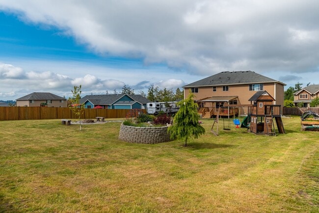 Building Photo - 4 Bedroom House in Gated Community