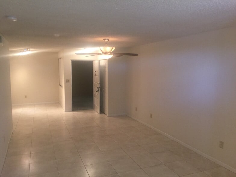 Building Photo - 2880 N Oakland Forest Dr