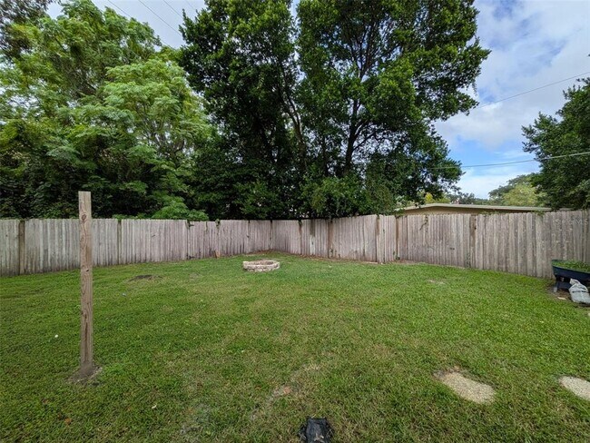 Building Photo - 313 Granada Dr
