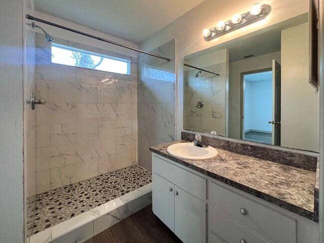 Building Photo - 3BR/2BA Home in Gated Turkey Creek!