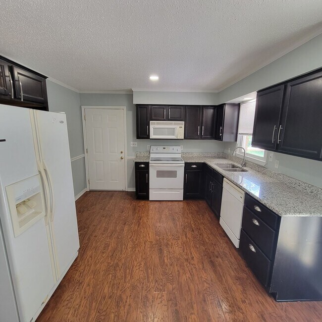 Building Photo - 3/1 Brick Ranch-Cookeville City Limits