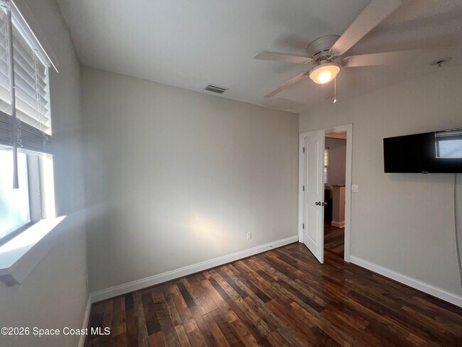 Building Photo - 1935 Oak St