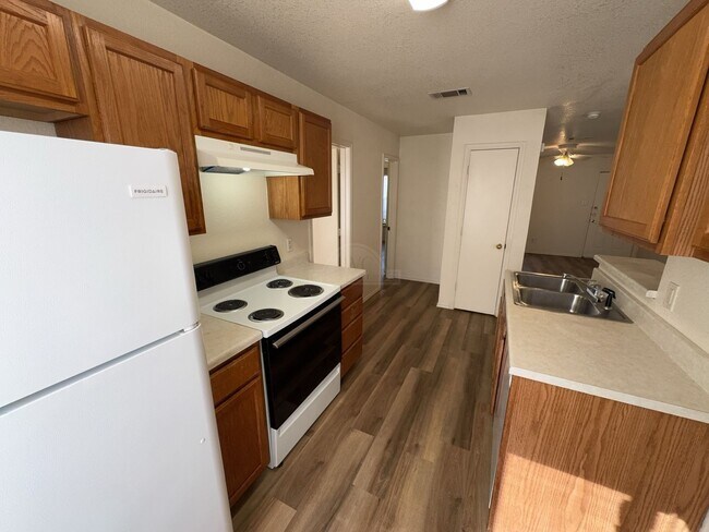 Building Photo - 1709 Spring Rose Cir