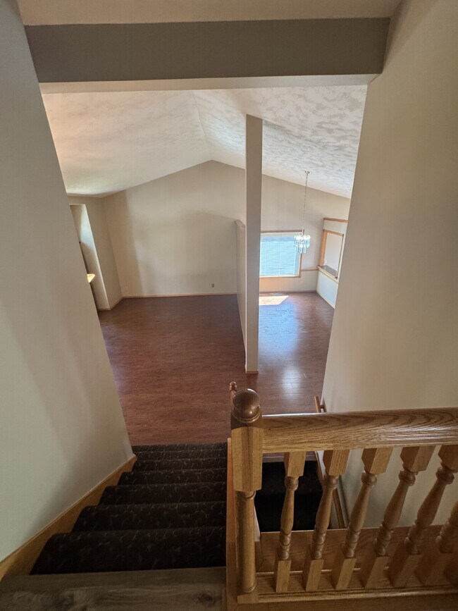 Building Photo - "Spacious 4-Bedroom Sanctuary with 3 Full Baths on Country View Drive, Derby - 3189 Sq Ft of Comf...