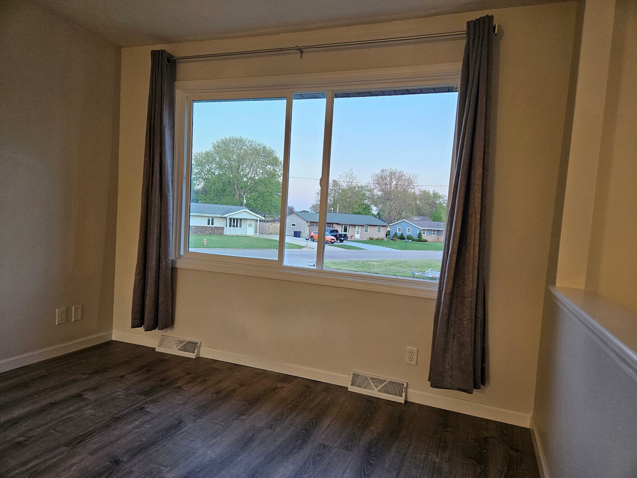 Front window - 923 Norwood Rd