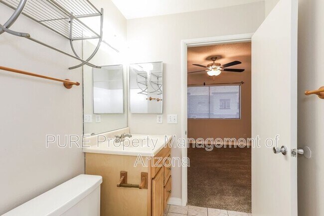 Building Photo - 616 S Hardy Dr