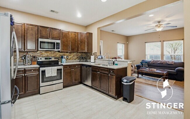 Building Photo - 11 Mint Farm Dr