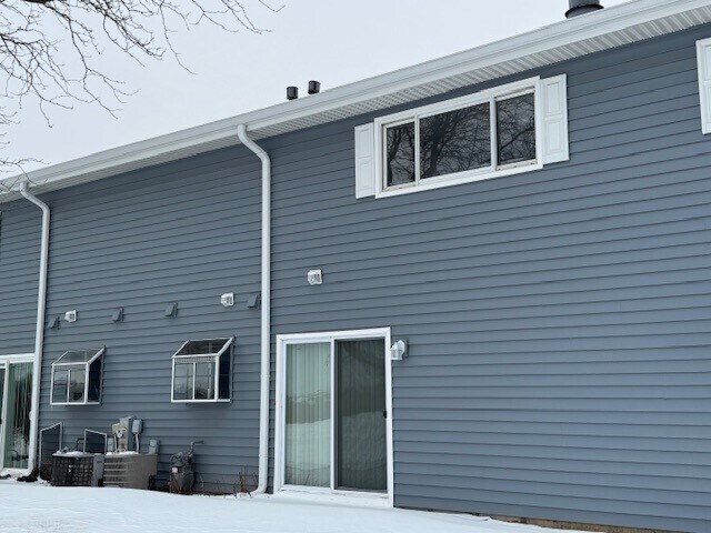 Building Photo - 34016 N White Oak Ln