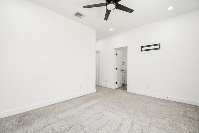 Building Photo - 9734 Pelsey St