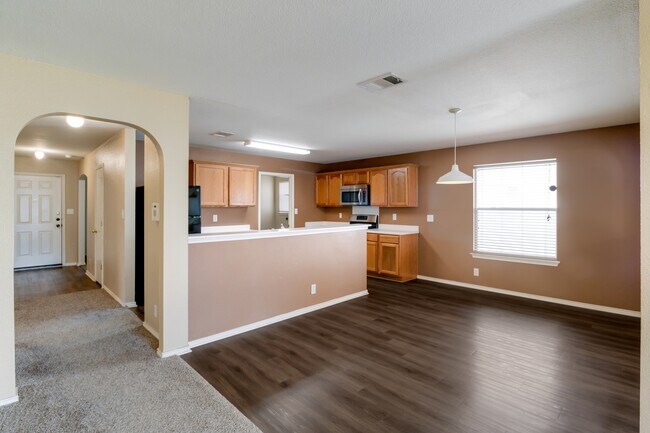 Building Photo - 8410 Sea Rim Dr