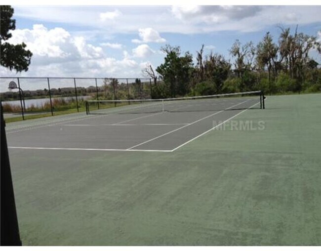 Building Photo - 3/2 with loft Windermere Town home in Summerport! 2 car garage! June 10, 2026!