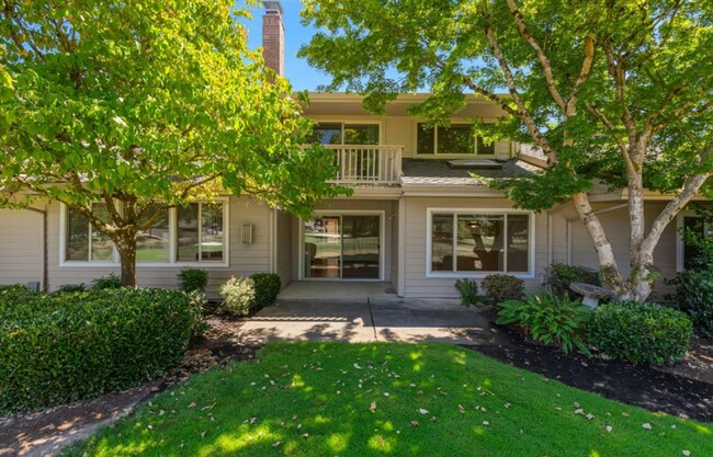 Building Photo - Prime Charbonneau Golf Community Location! 2 Bed, 2.5 Bath + Den, A/C, Washer/Dryer and Garage