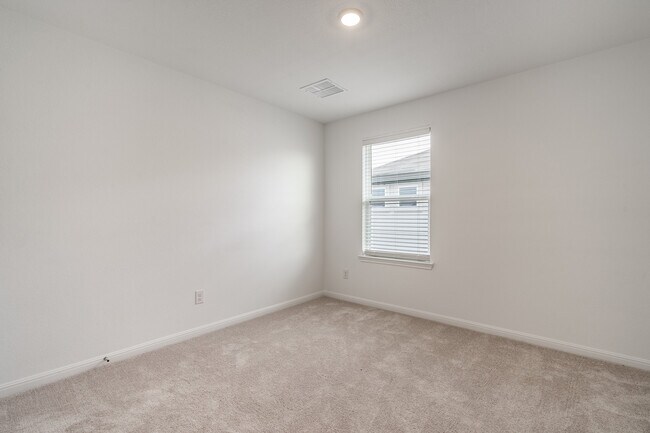 Building Photo - 848 Long Run