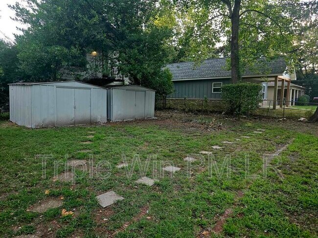 Building Photo - 1300 W 10th St