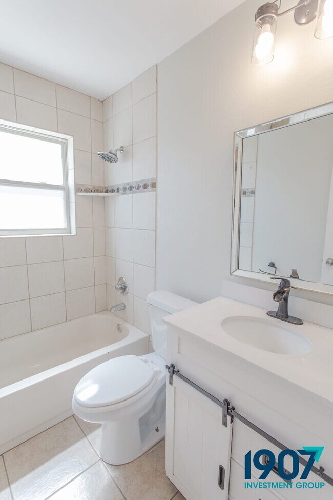 Building Photo - Charming 3-Bedroom Home in Moore with Spac...