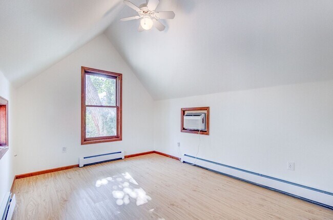 Building Photo - Gorgeous 3BD/2.5BA Downtown Boulder Home- ...