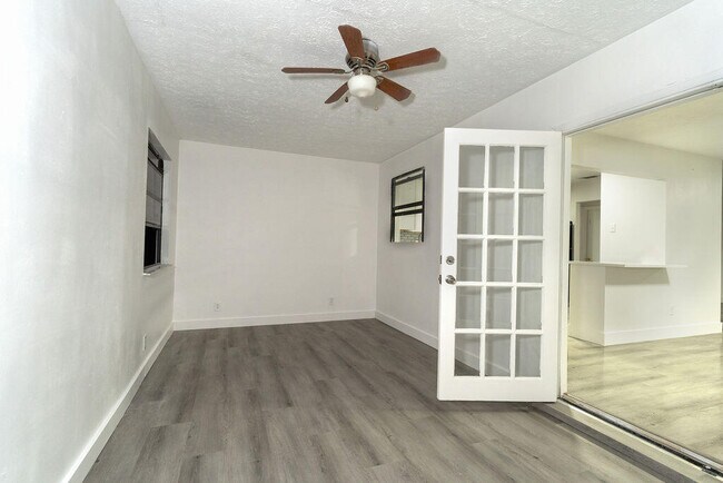 Building Photo - 1181 SW Sarto Ln