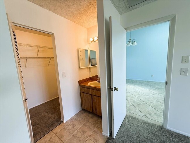 Building Photo - 225 Sun Vista Ct S