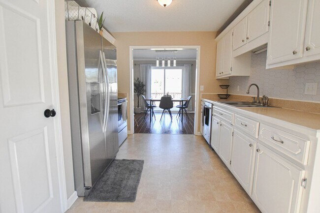 Building Photo - Pet Friendly Three Bedroom with Bonus!