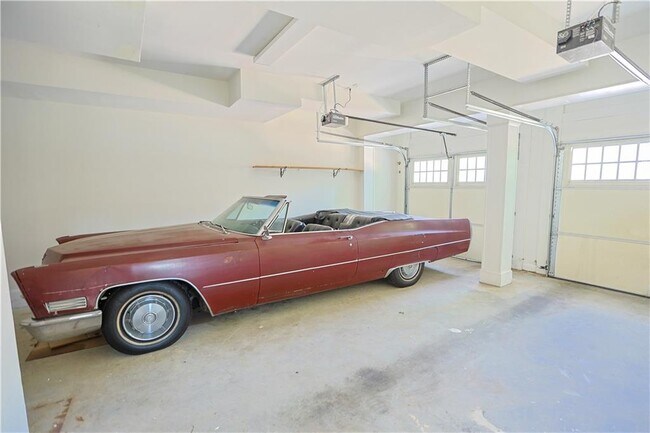 Building Photo - 1296 Lenox Park Blvd NE