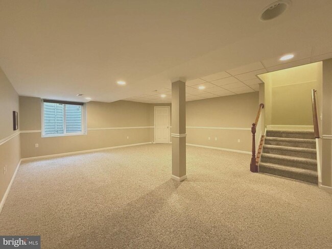 Building Photo - 122 Providence Ln