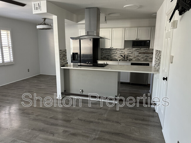 Primary Photo - 8029 E Glenrosa Ave