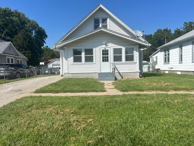 Building Photo - 1714 3rd Ave