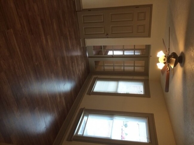 Building Photo - 356 Arch St