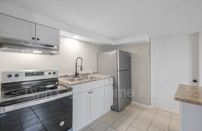 Building Photo - 2081 Hillview Rd