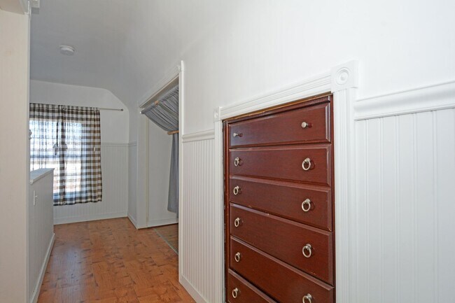 Building Photo - 814 Grand Ave