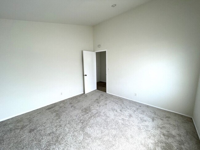 Building Photo - 1158 Cypress Ave