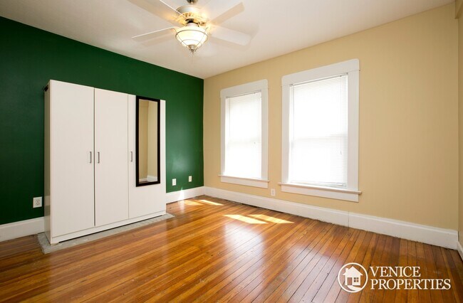 Building Photo - 66 E Northwood Ave