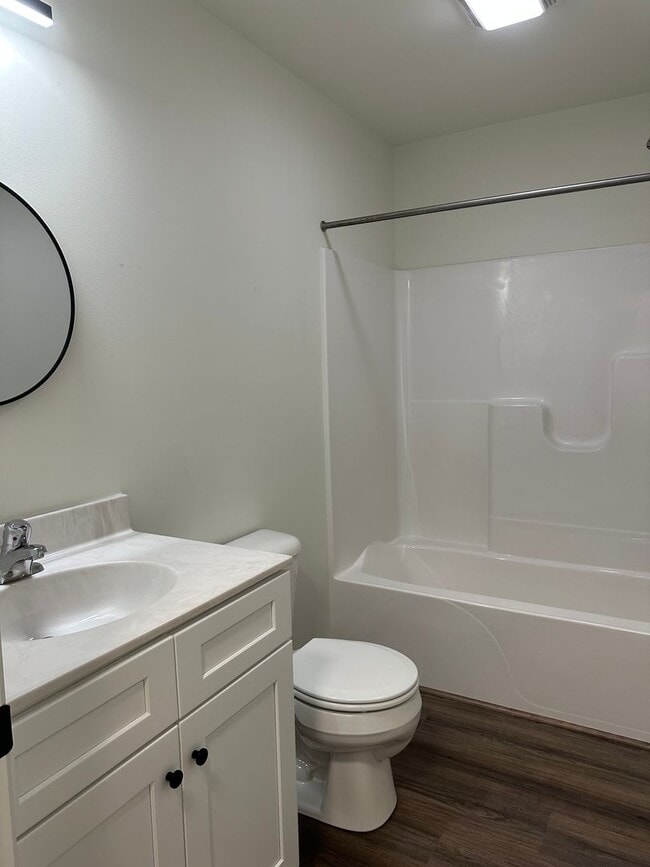 Building Photo - Beautiful Townhouse Available in York