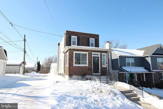 Building Photo - 215 W 9th Ave