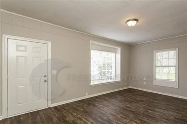 Building Photo - Spacious 3-Bed, 2-Bath in Pleasant Grove