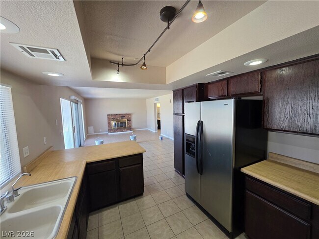 Building Photo - 1745 Mt Hood St