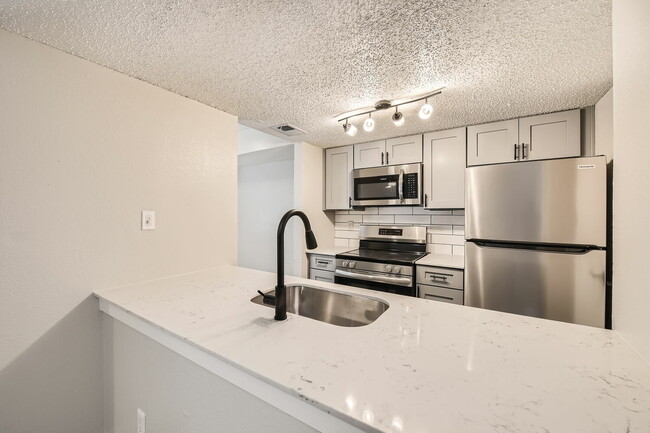 A3 Renovated - 1 Bed 1.5 Bath - Rise Heather Ridge