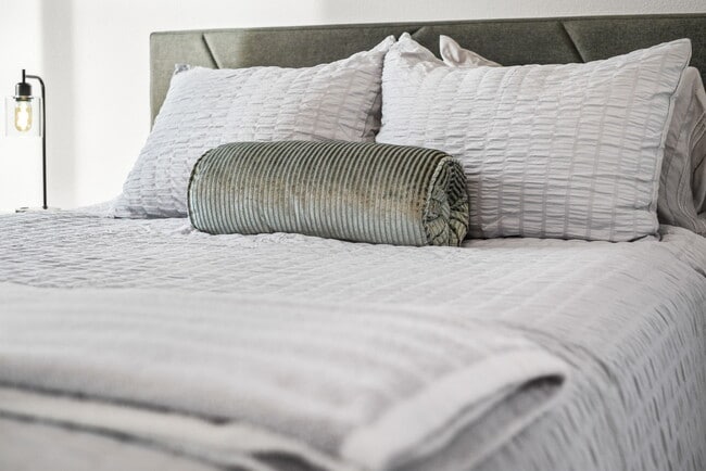 Building Photo - 5891 SW 67th Pl