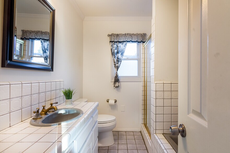 Building Photo - 16641 Gilmore St