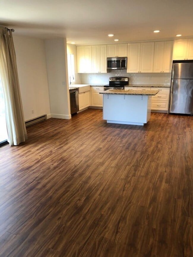 Building Photo - HASHASH BALLARD DUPLEX