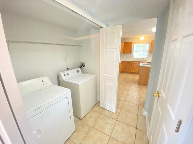 Building Photo - 14138 Econ Woods Ln