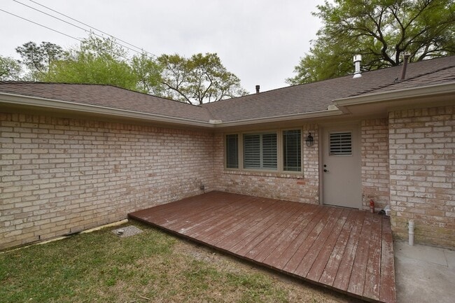 Building Photo - 10802 Meadow Lake Ln