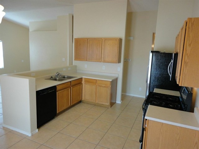 Building Photo - 7133 Hartford Hills Dr NE
