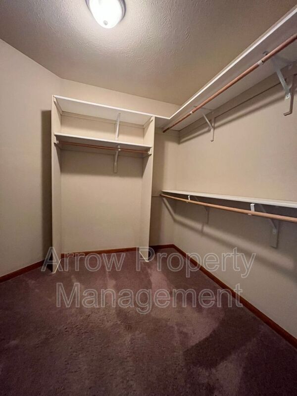 Building Photo - 6241 Windhaven Dr