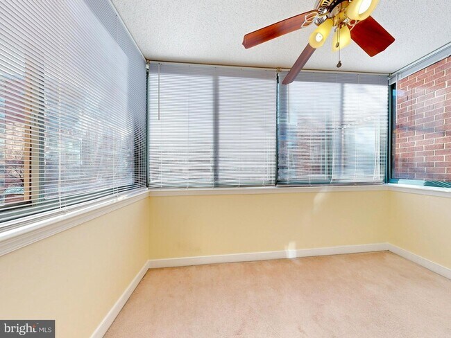 Building Photo - 1045 N Utah St