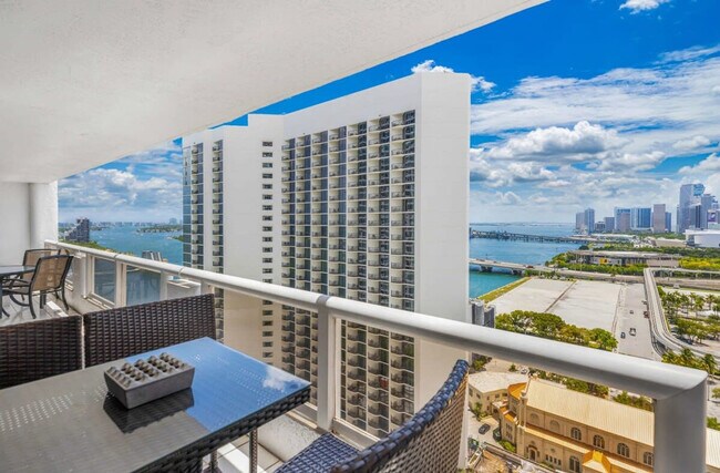 Building Photo - 1717 N Bayshore Dr