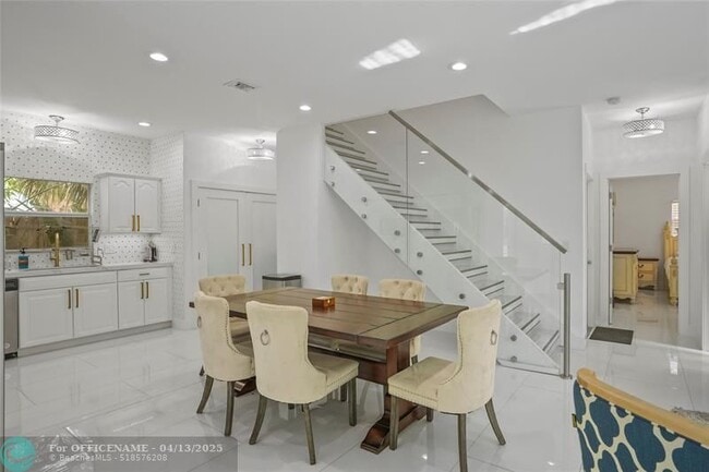 Building Photo - 833 SW 17th St