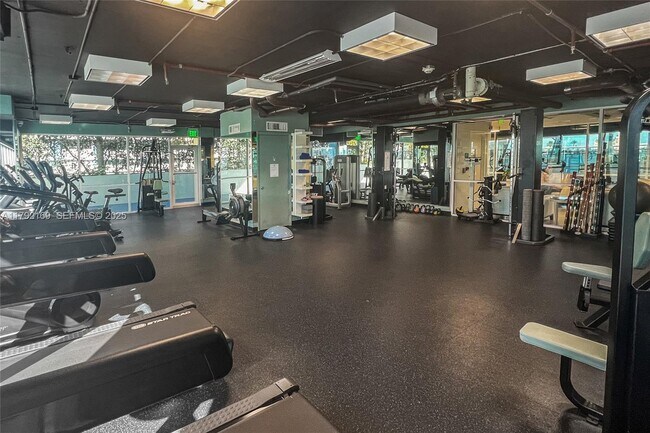 Building Photo - 650 West Ave